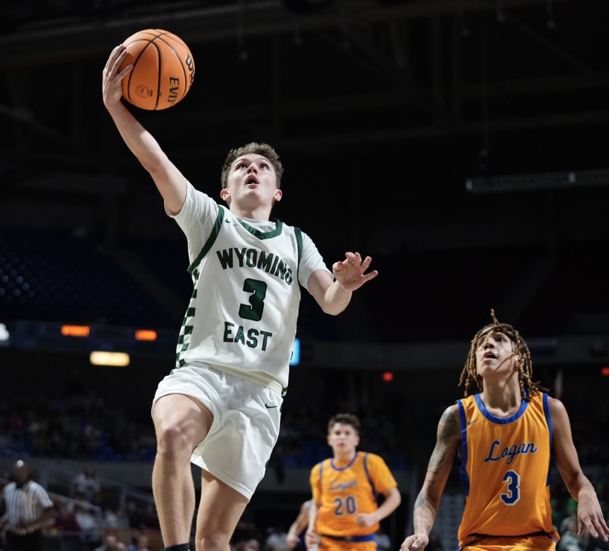 Boys State Tournament: Wyoming East survives late to sweep Logan