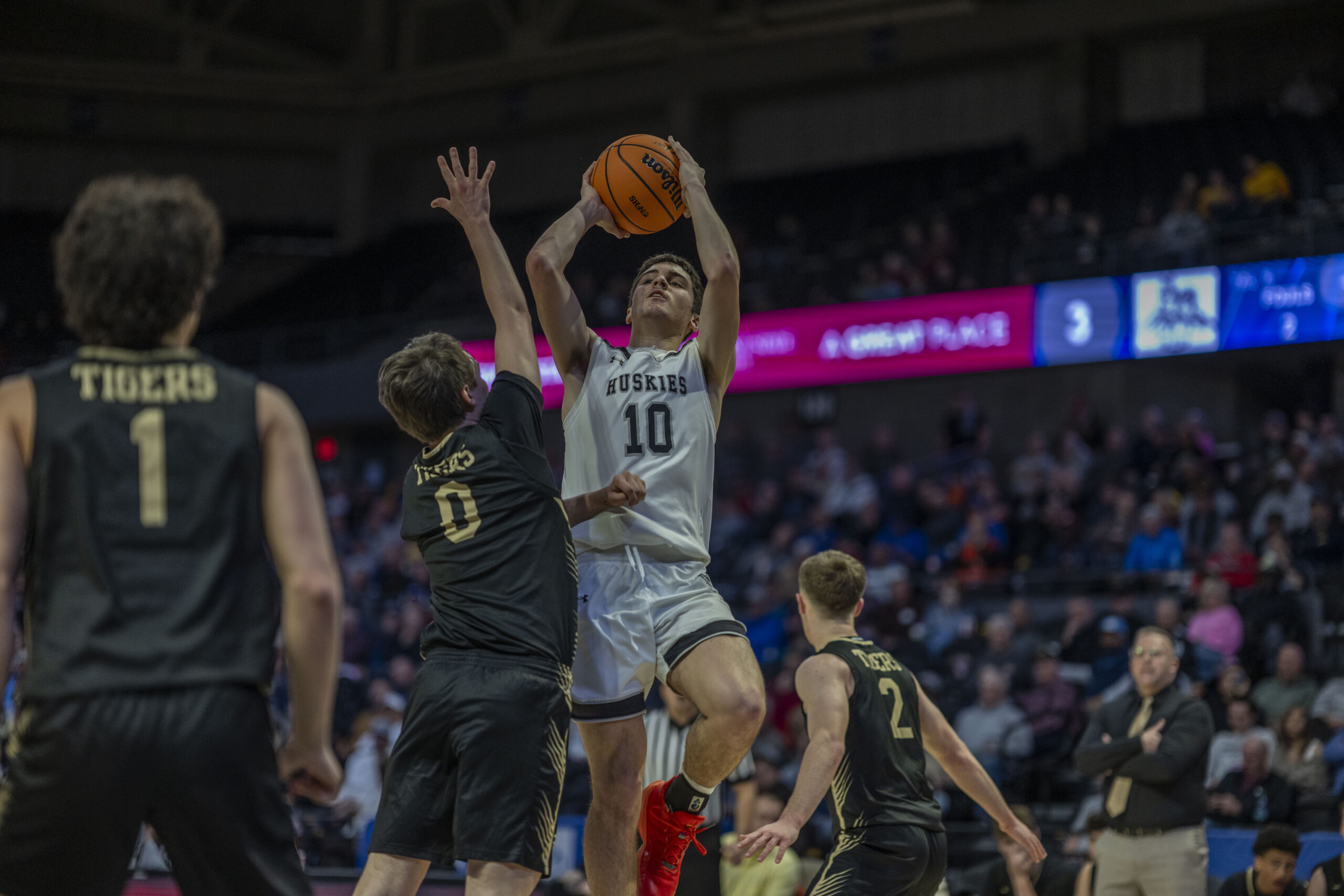 Prep Basketball: Late shot lifts North Marion over Shady Spring in Class AAA quarterfinals